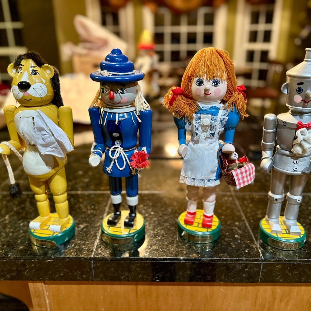 Kurt Adler Wizard of Oz Nutcracker Set of 4 - Dorothy & Friends 14” wooden